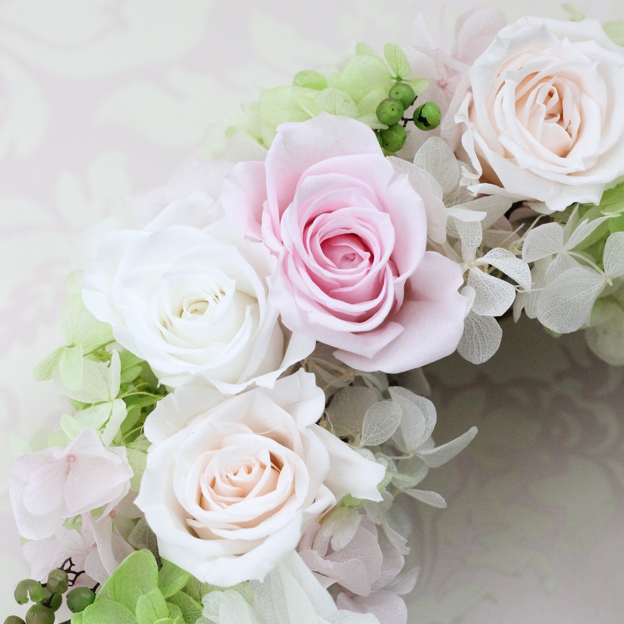 まずはお気軽にプリザーブドフラワー・アーティフィシャルフラワー・生花のレッスンが各1回のみ花材代だけで受講できる体験レッスンへお越しください まずはお気軽にプリザーブドフラワー・アーティフィシャルフラワー・生花のレッスンが各1回のみ花材代だけで受講できる体験レッスンへお越しください